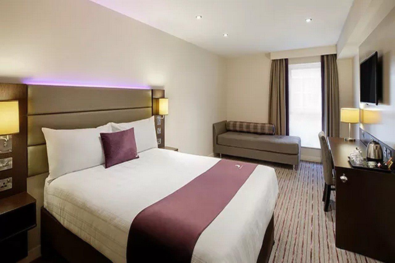 Premier Inn Manchester Cheadle  Exterior foto