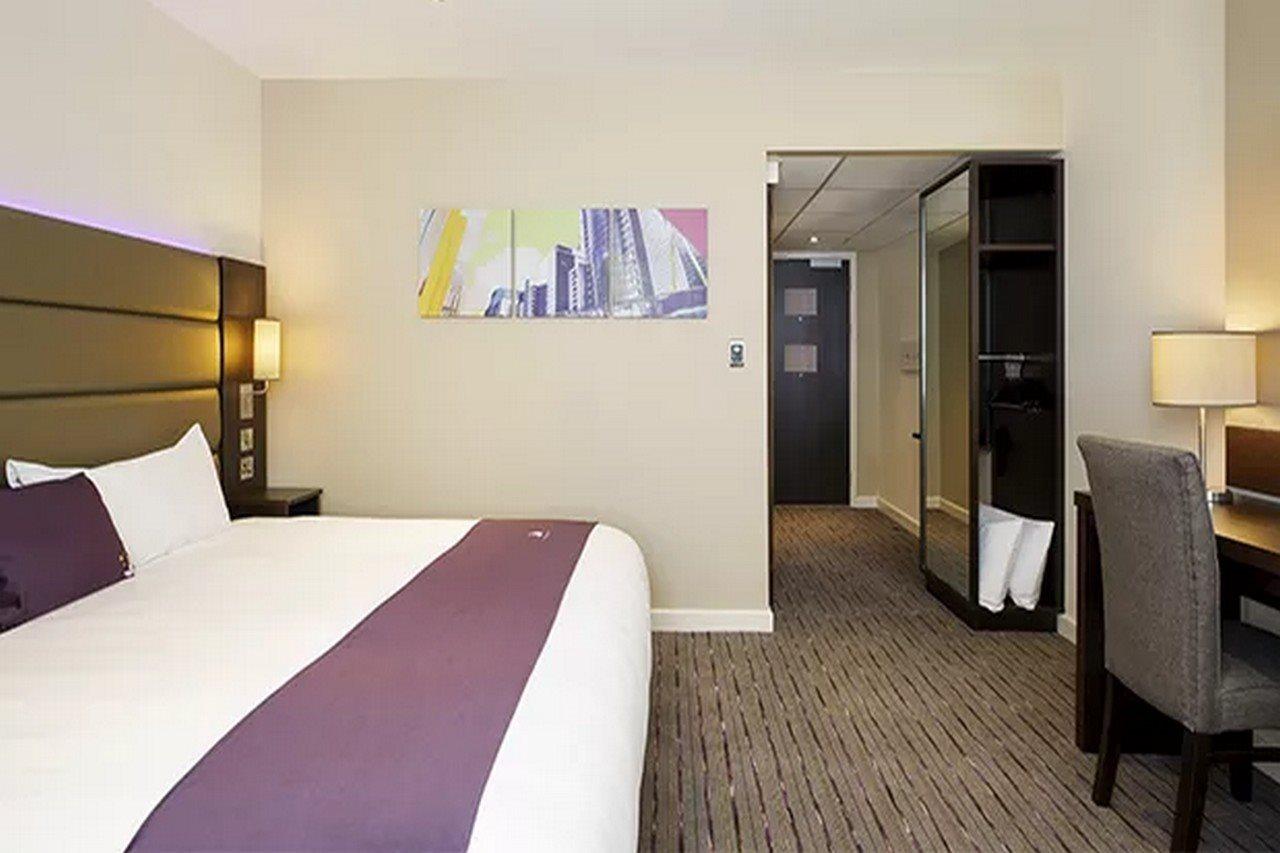 Premier Inn Manchester Cheadle  Exterior foto