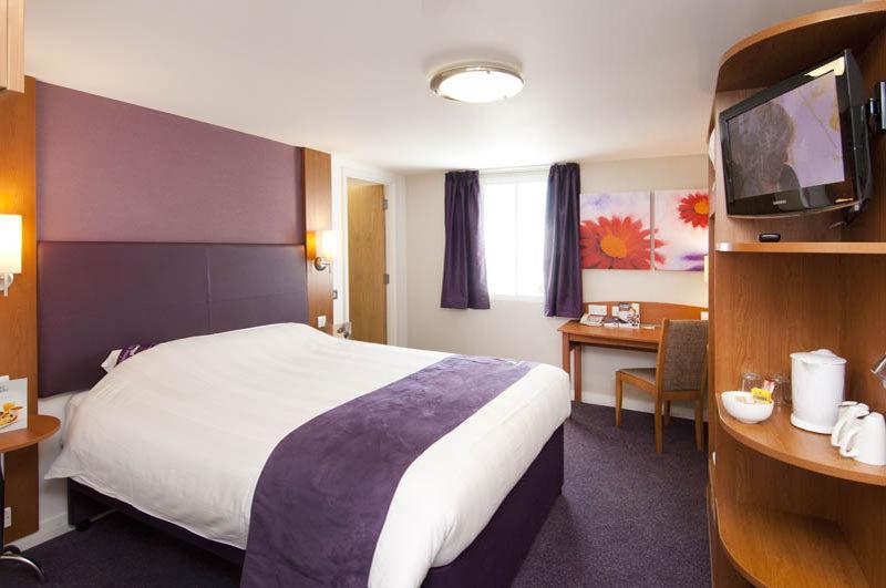 Premier Inn Manchester Cheadle  Exterior foto